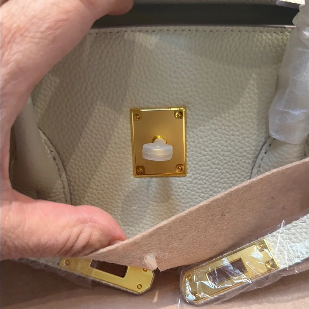 Elegant White Pebbled Leather Top-Handle Satchel - Picture 5 of 14